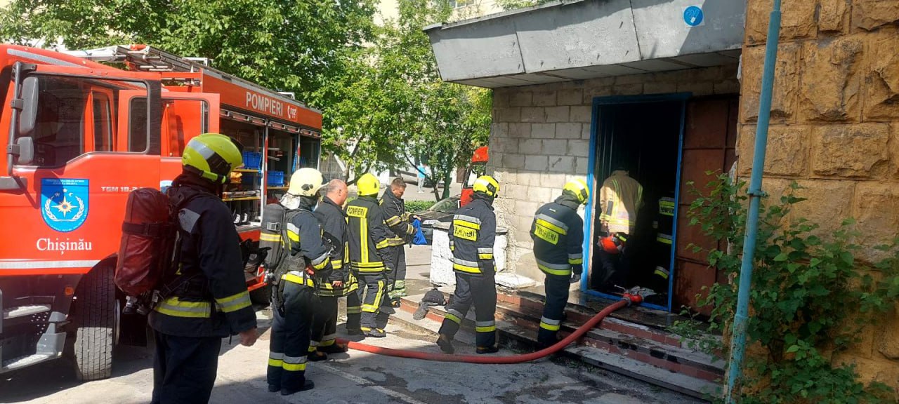 (ФОТО, ВИДЕО) В Кишиневе на Ботанике и Буюканах произошли два пожара