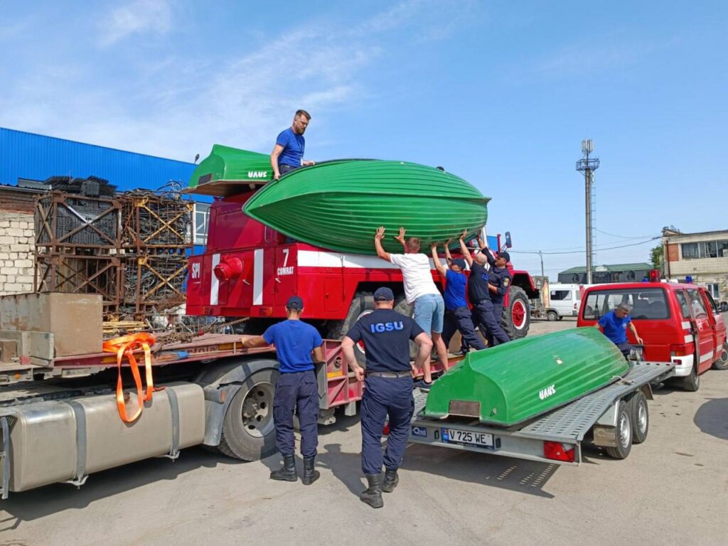 FOTO Inundații în Ucraina: O echipă de salvatori moldoveni a plecat la drum cu ajutoare în valoare de 4,2 mln lei