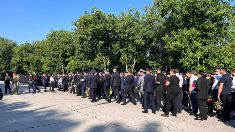 Polițistul de frontieră Serghei Muntean, ucis în atacul de la Aeroport, petrecut pe ultimul drum. Sandu, Revenco și Vasiloi – la ceremonia funerară