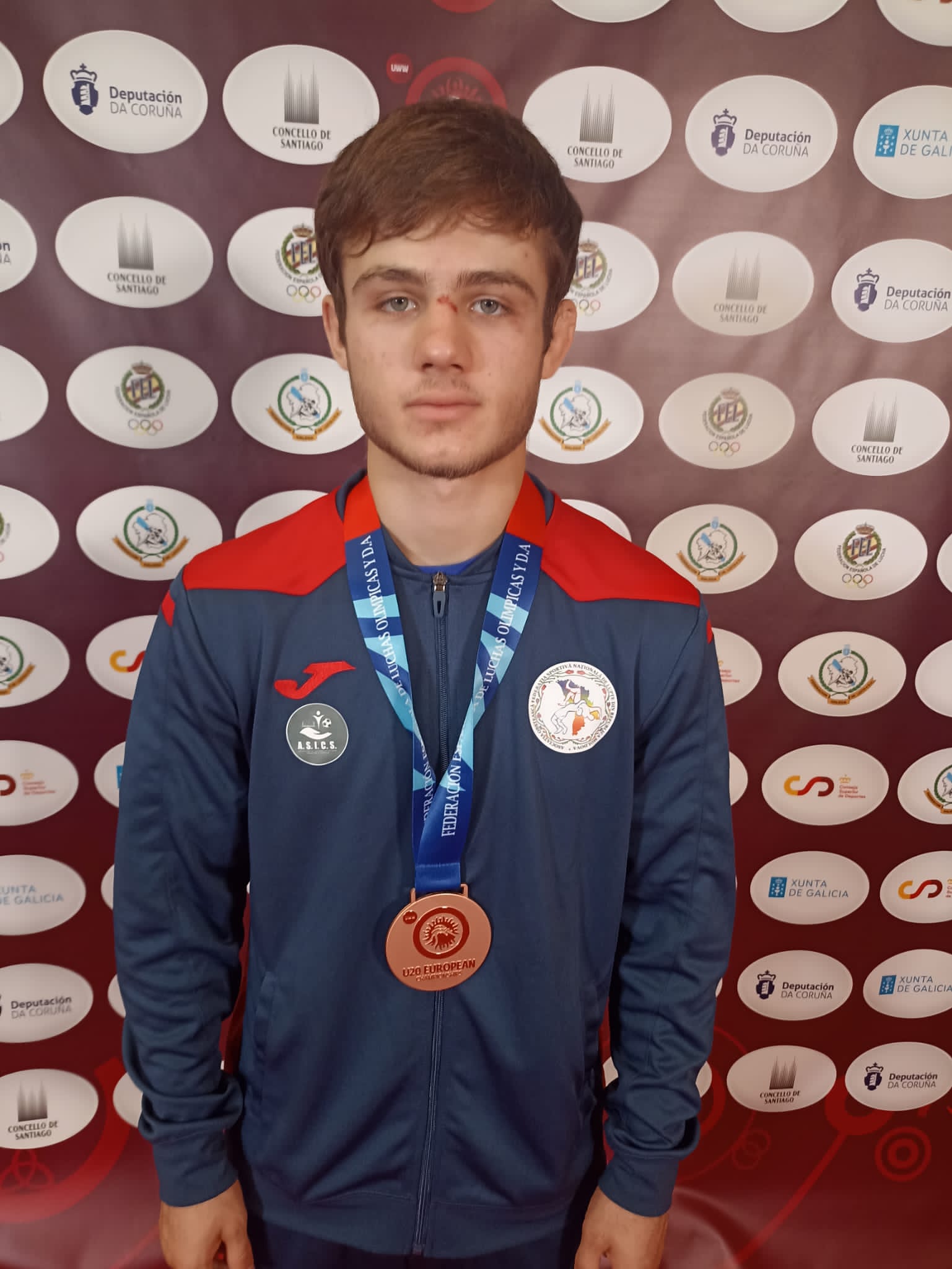 FOTO Doi tineri sportivi din Moldova au obținut argintul și bronzul la un campionat din Spania 