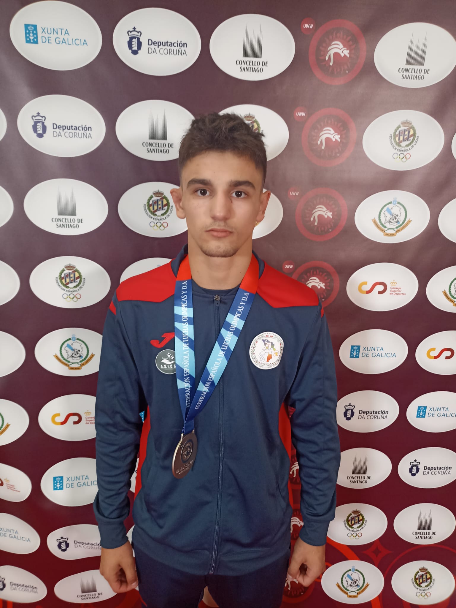 FOTO Doi tineri sportivi din Moldova au obținut argintul și bronzul la un campionat din Spania 