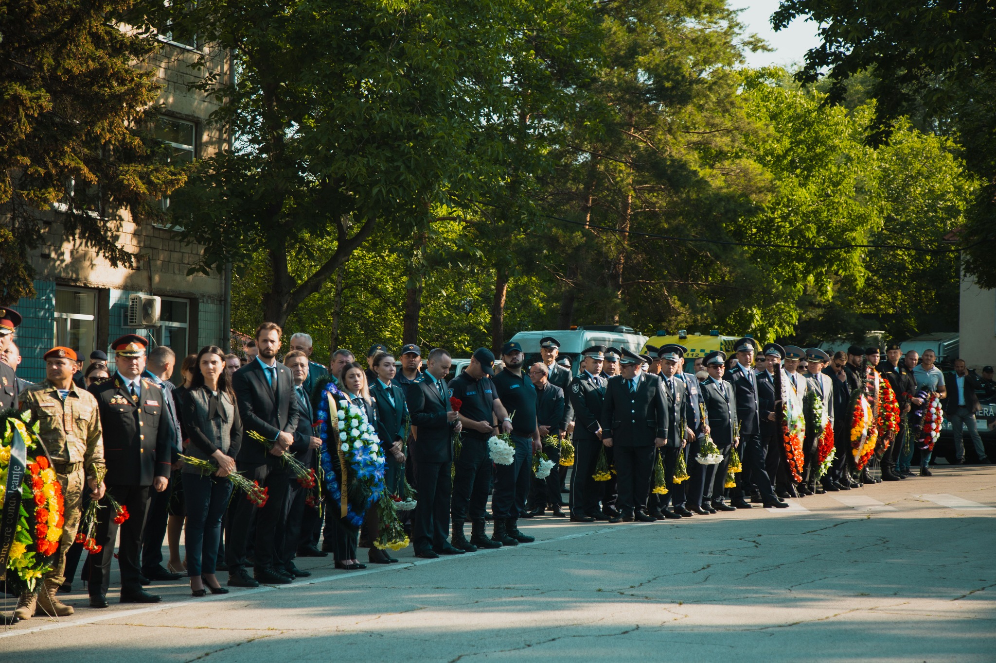 Polițistul Serghei Muntean, condus pe ultimul drum ca un erou. Imagini de la înmormântare