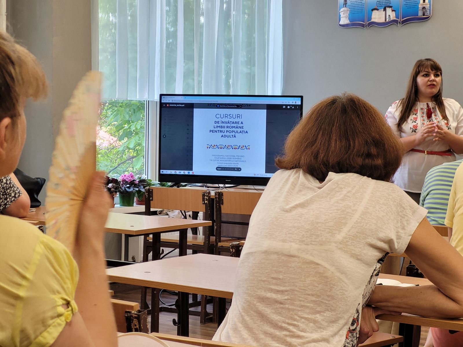 (ФОТО) В Молдове начали работать бесплатные курсы румынского языка. Сколько человек вошли в первую группу?