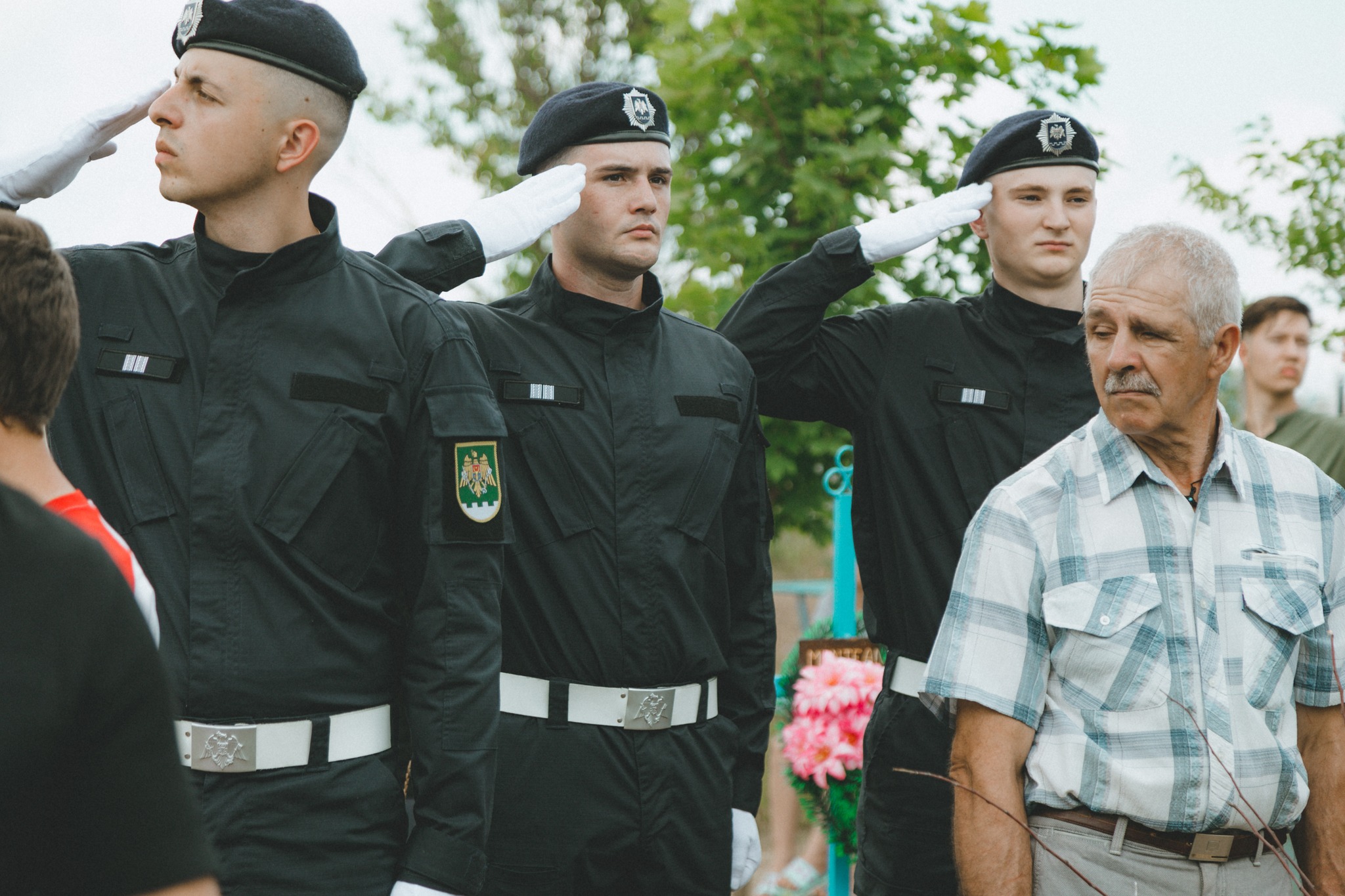 Polițistul Serghei Muntean, condus pe ultimul drum ca un erou. Imagini de la înmormântare