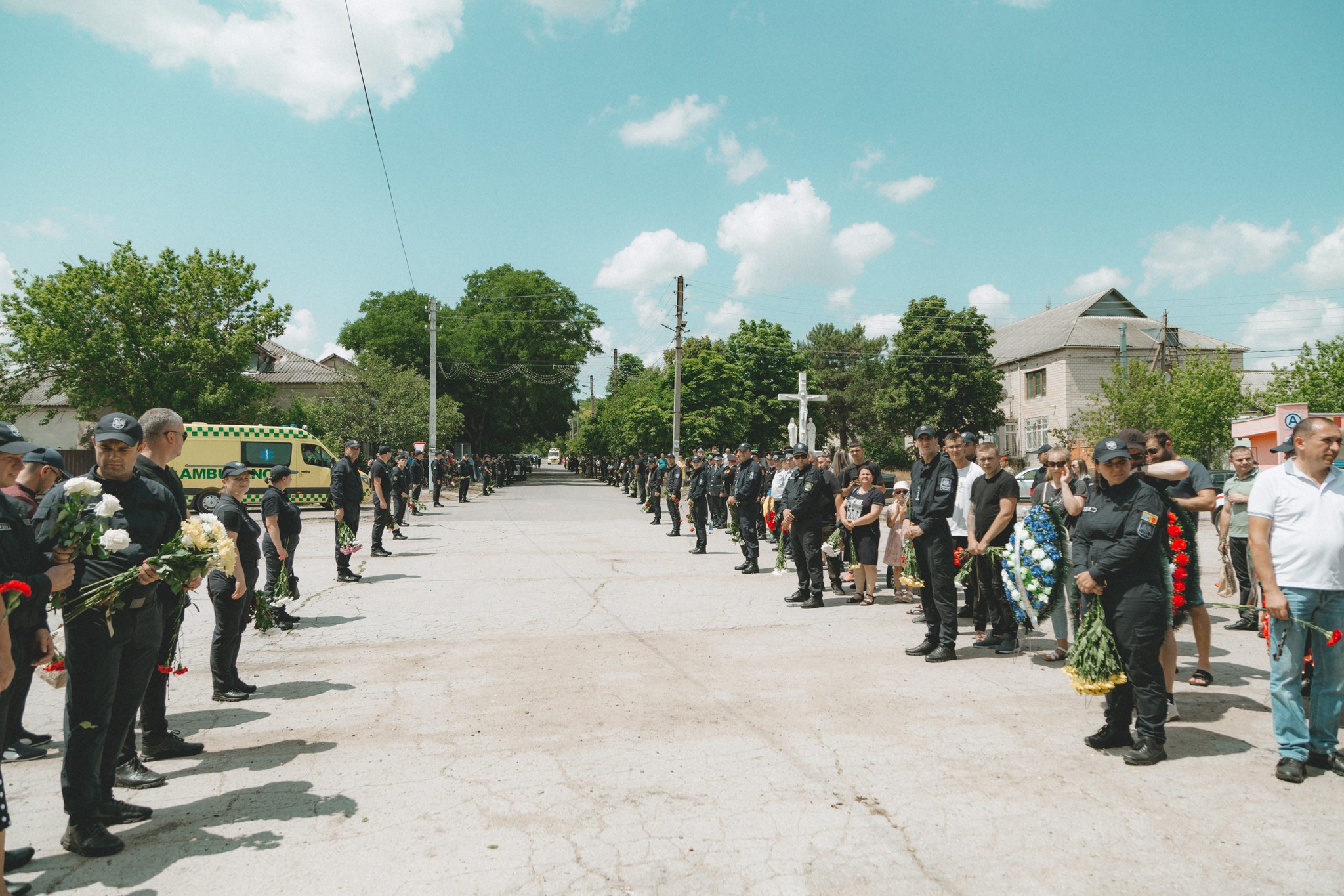 Polițistul Serghei Muntean, condus pe ultimul drum ca un erou. Imagini de la înmormântare