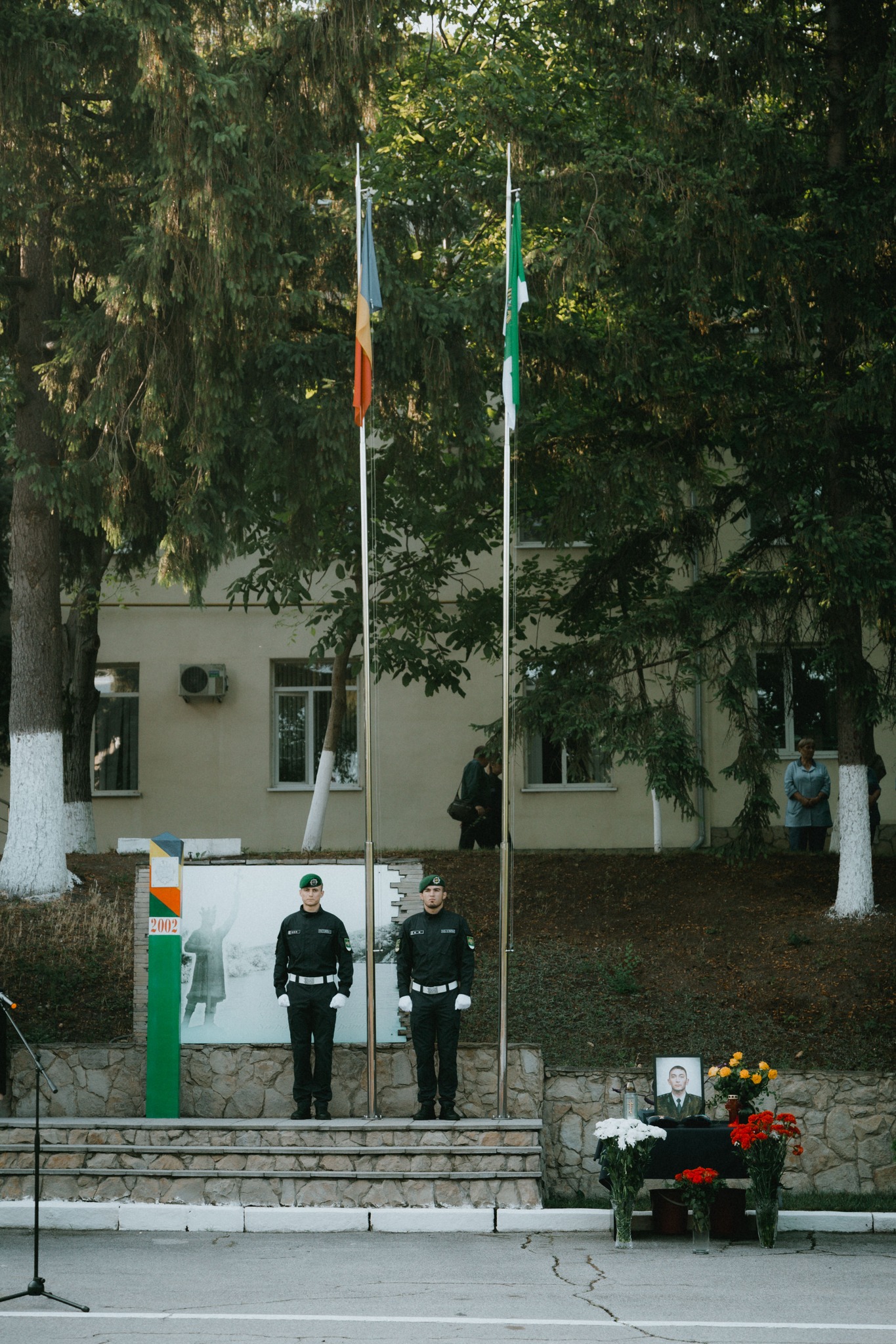 Polițistul Serghei Muntean, condus pe ultimul drum ca un erou. Imagini de la înmormântare