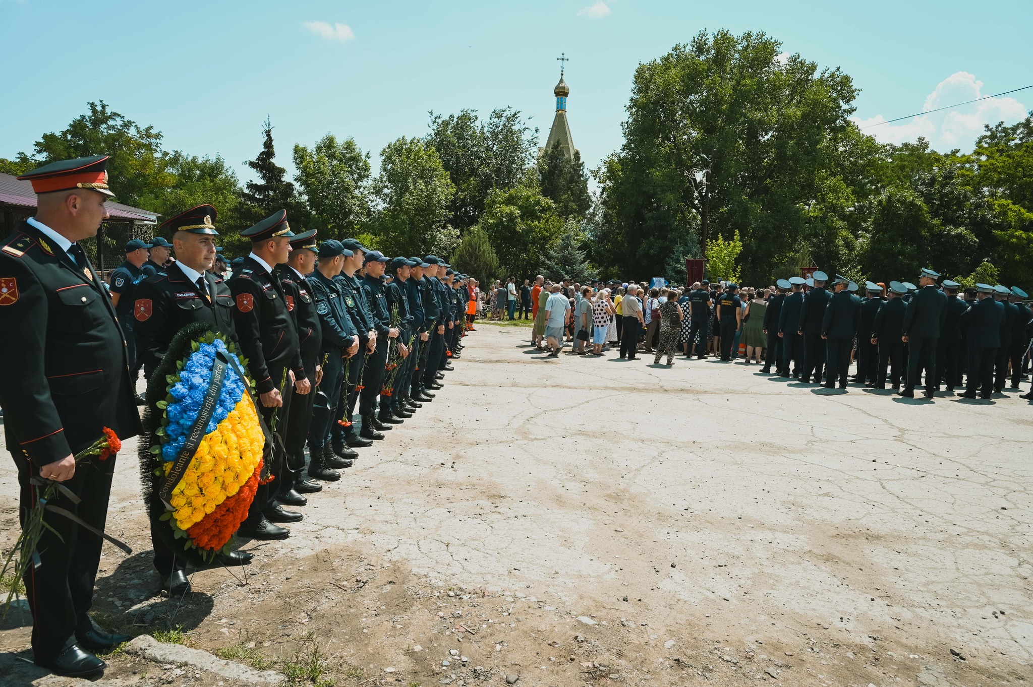 Polițistul Serghei Muntean, condus pe ultimul drum ca un erou. Imagini de la înmormântare