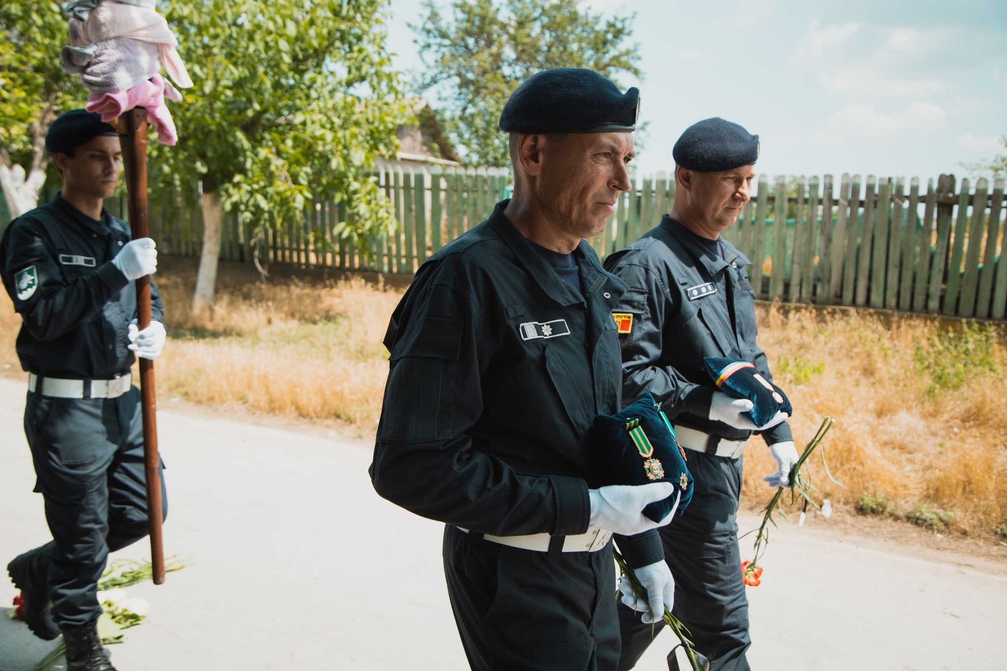 Polițistul Serghei Muntean, condus pe ultimul drum ca un erou. Imagini de la înmormântare