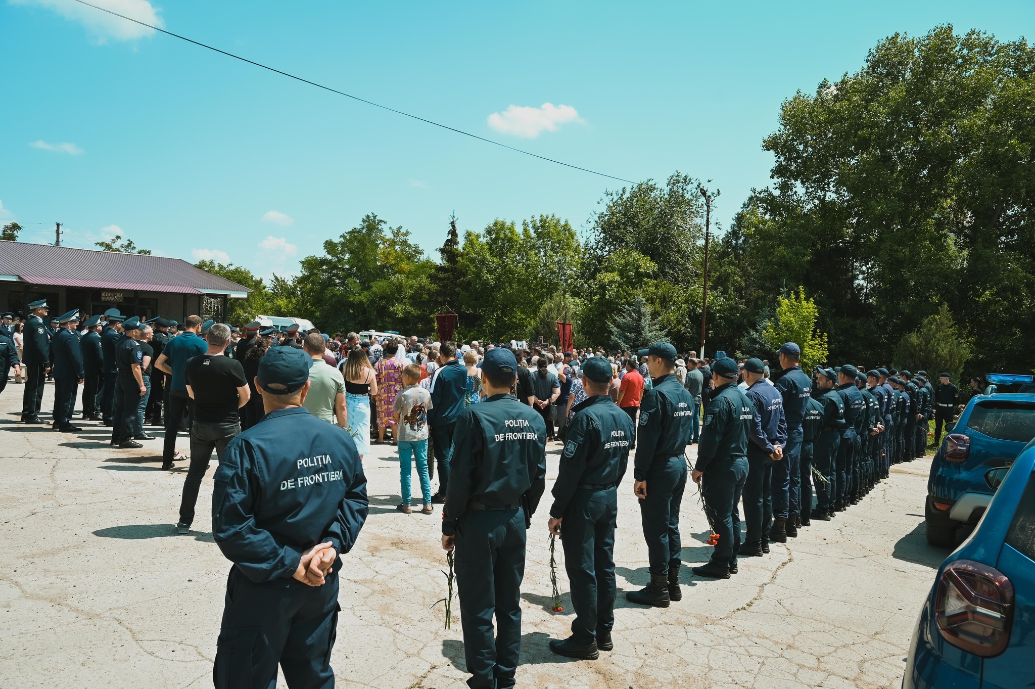 Polițistul Serghei Muntean, condus pe ultimul drum ca un erou. Imagini de la înmormântare