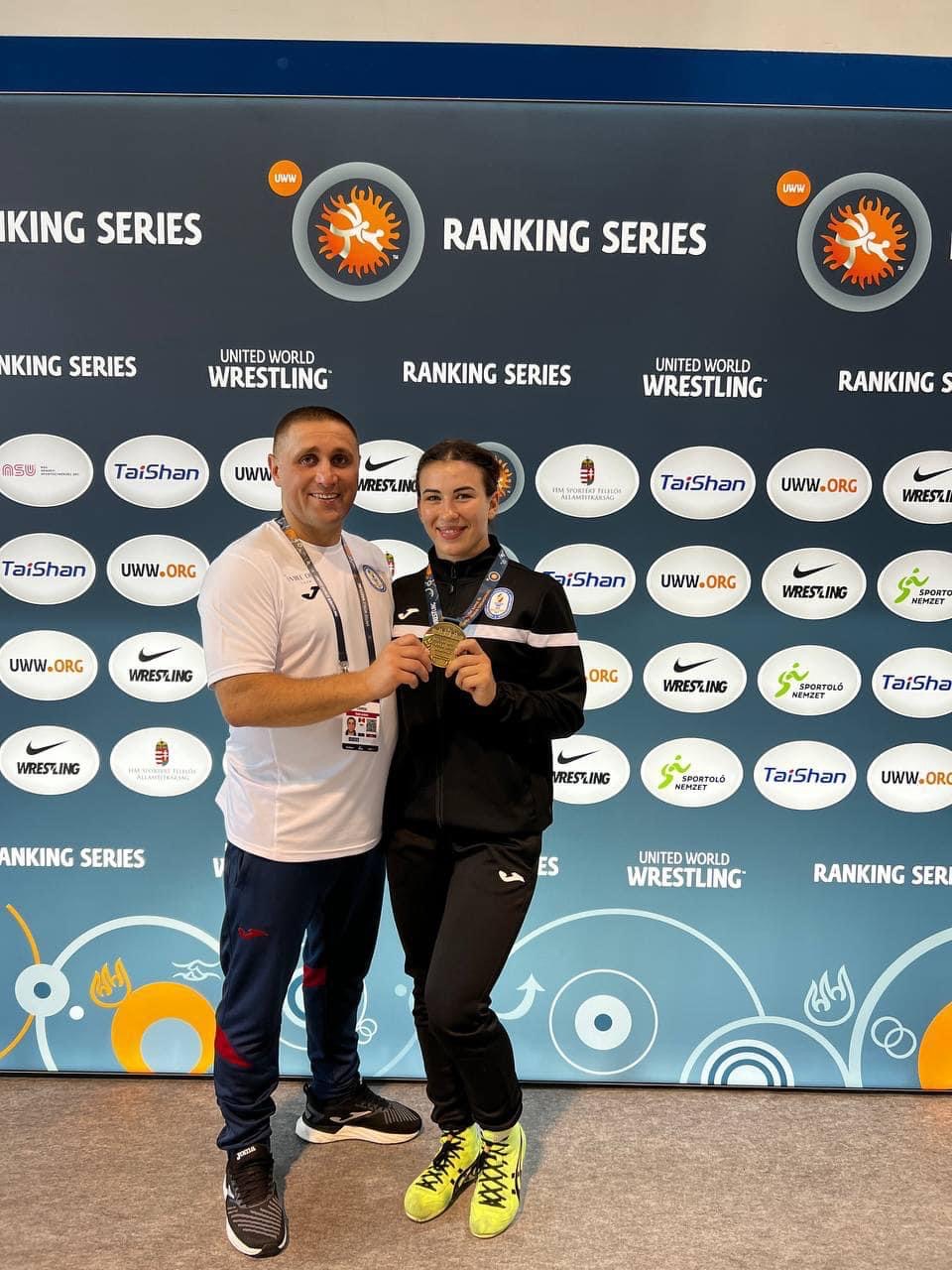 FOTO Aur și bronz pentru Moldova. Sportivii Irina Rîngaci și Victor Ciobanu, cu medalii la un turneu din Ungaria