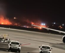 (ВИДЕО) Италия из-за лесного пожара закрыла аэропорт Палермо