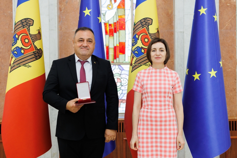 VIDEO Maia Sandu a înmânat distincții și diplome mai multor profesioniști din diferite domenii de activitate: Reușim să demonstrăm că Moldova poate