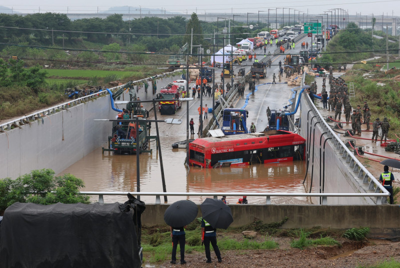 FOTO/VIDEO Inundaţii şi alunecări de teren în Coreea de Sud: 33 de persoane au murit, alte zece sunt date dispărute