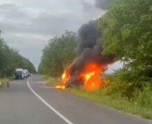 (VIDEO) O mașină a Poliției de Frontieră a luat foc, la Briceni