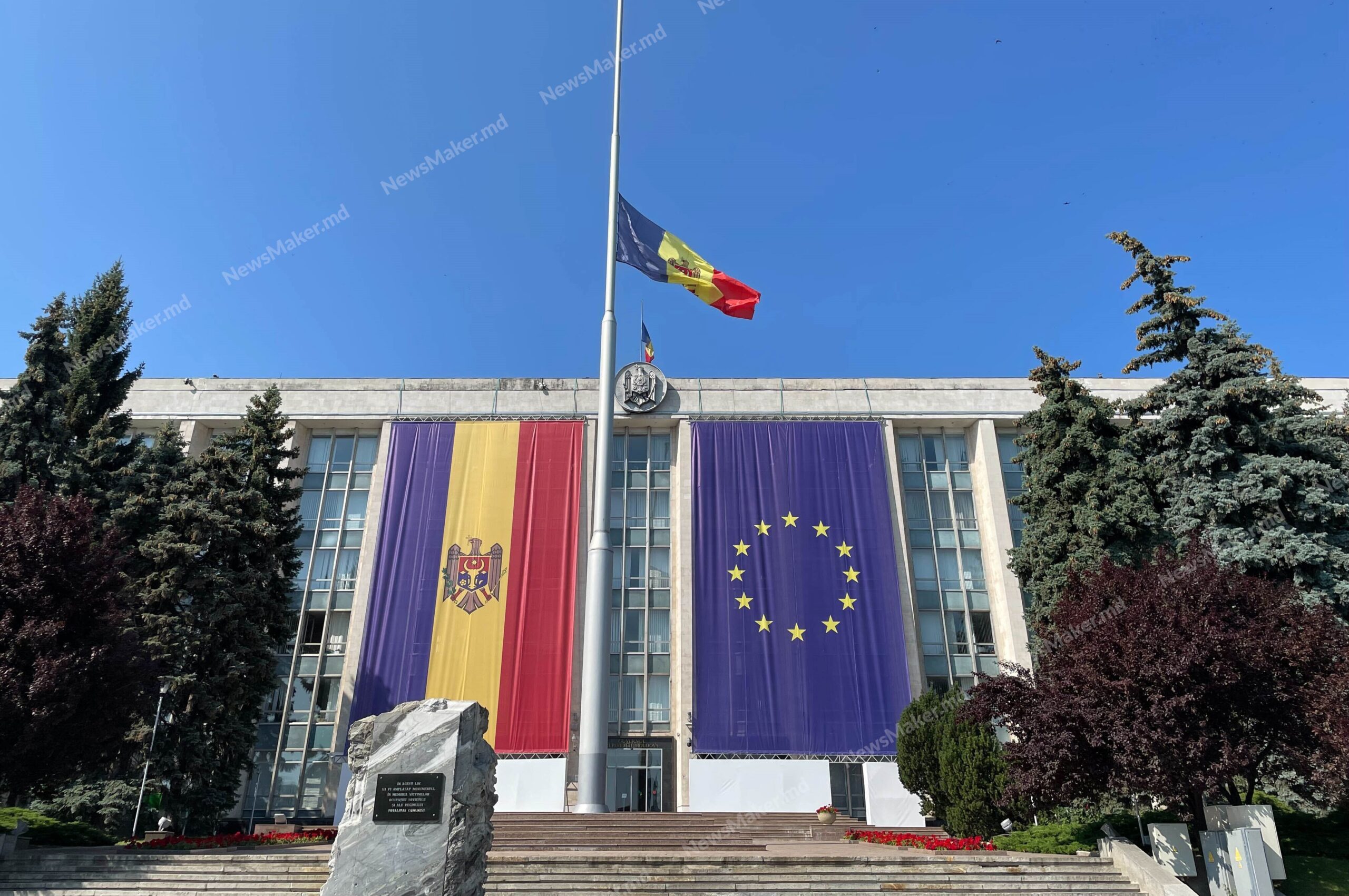FOTO Moldova, în doliu. Mesaje de adio pentru cele două victime împușcate la Aeroport