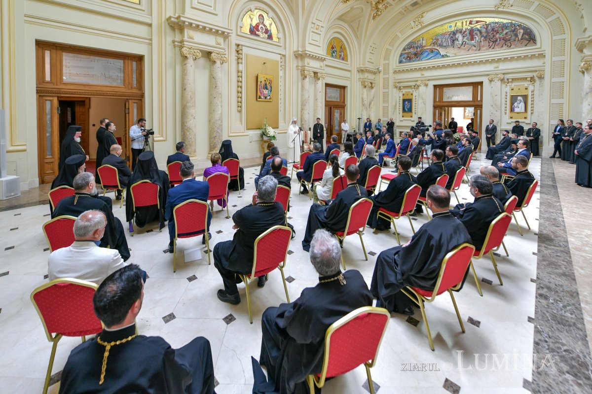 FOTO Dorin Recean efectuează o vizită privată la București. Premierul a participat la ceremonia aniversară a Patriarhului Daniel
