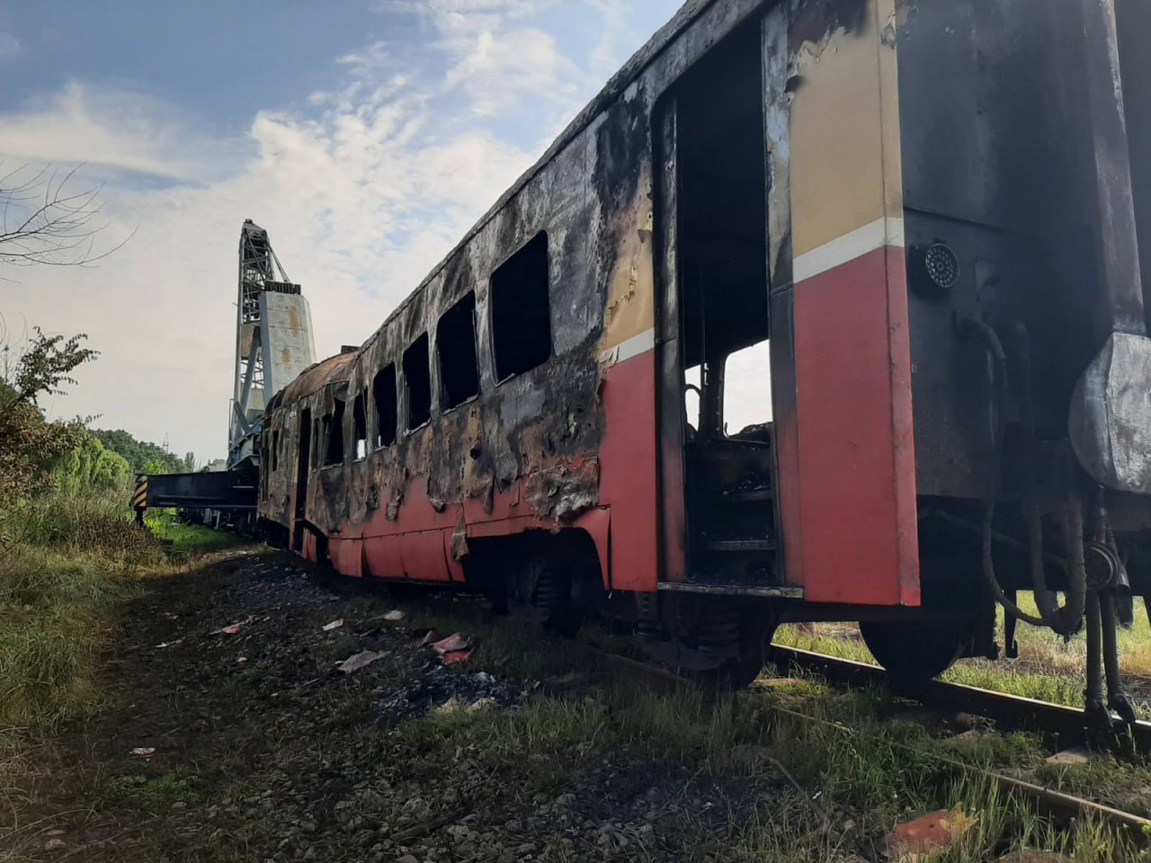 FOTO Un vagon de pasageri de pe cursa Chișinău-Ungheni a luat foc în timpul deplasării