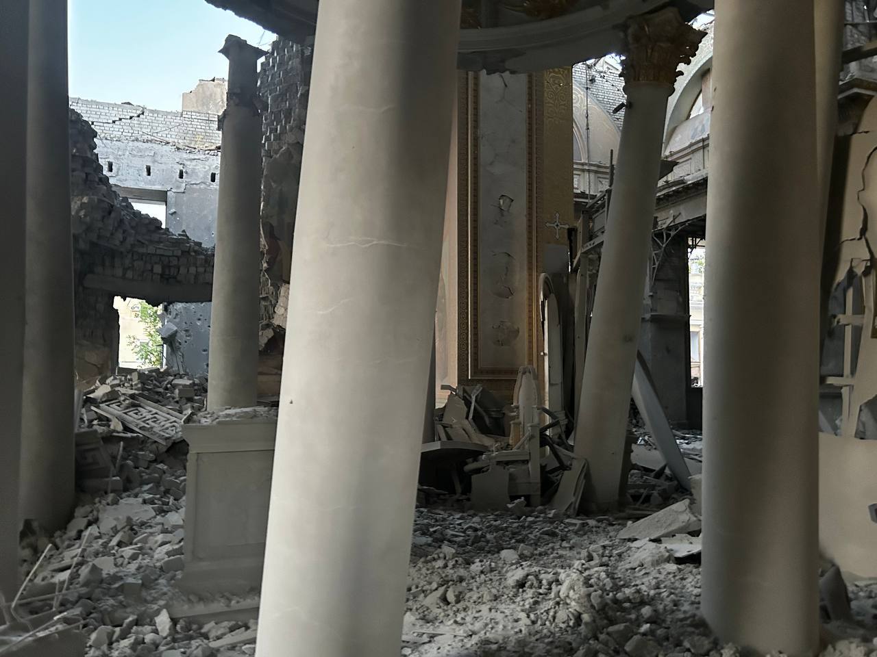 (ФОТО) Россия нанесла ракетный удар по Одессе. Разрушен крупнейший в городе Спасо-Преображенский собор
