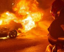 (ФОТО) В Кишиневе на подземной парковке жилого дома сгорели три автомобиля