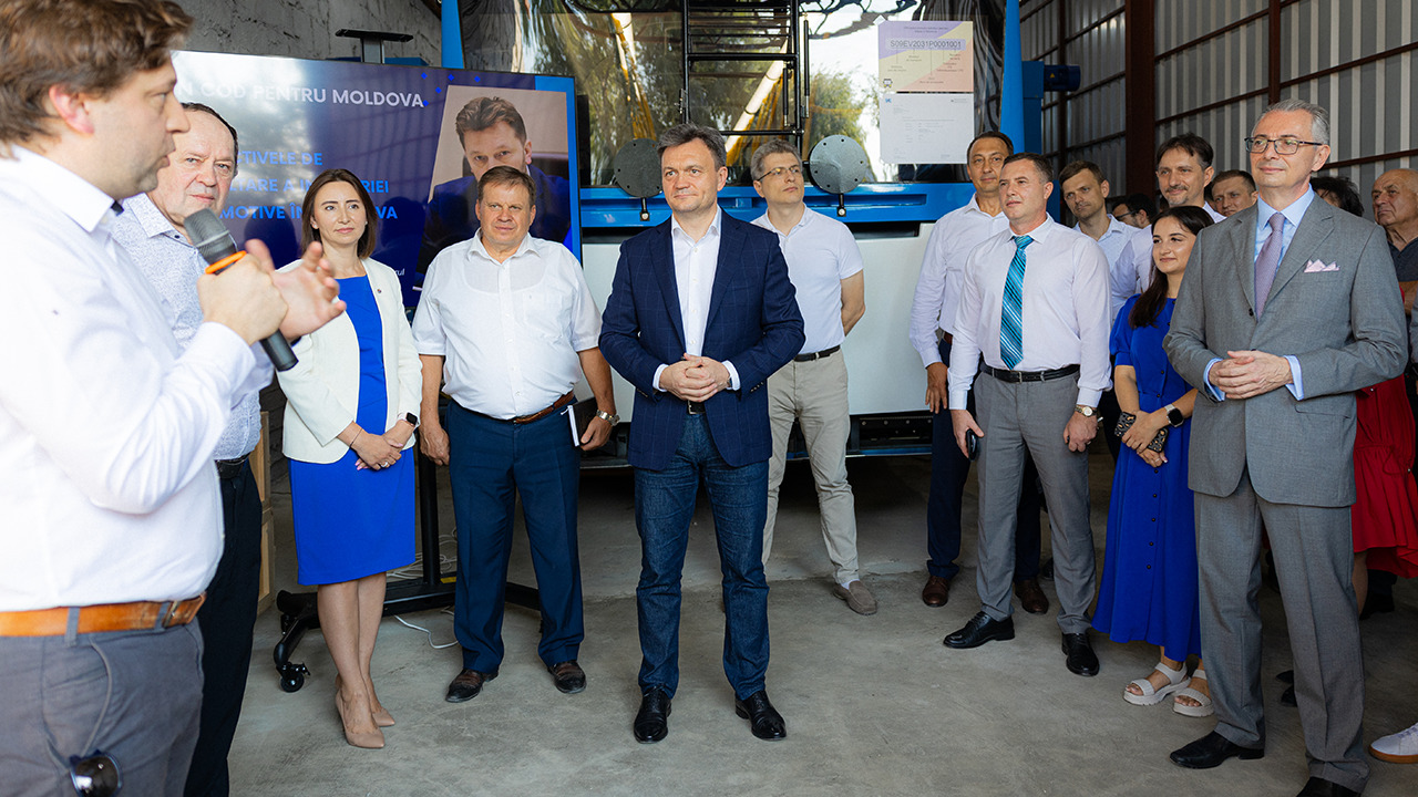 Compania „Informbusiness”, client Moldindconbank, a prezentat primul autobuz electric produs în Republica Moldova