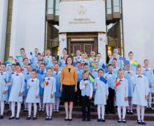 VIDEO „Chervona Kalina”, interpretată pe scările Președinției. Maia Sandu: Astăzi Ucraina își sărbătorește cu demnitate Ziua Independenței