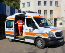 В Кишиневе мужчина угрожал пистолетом команде скорой помощи. Врачи вызвали полицию
