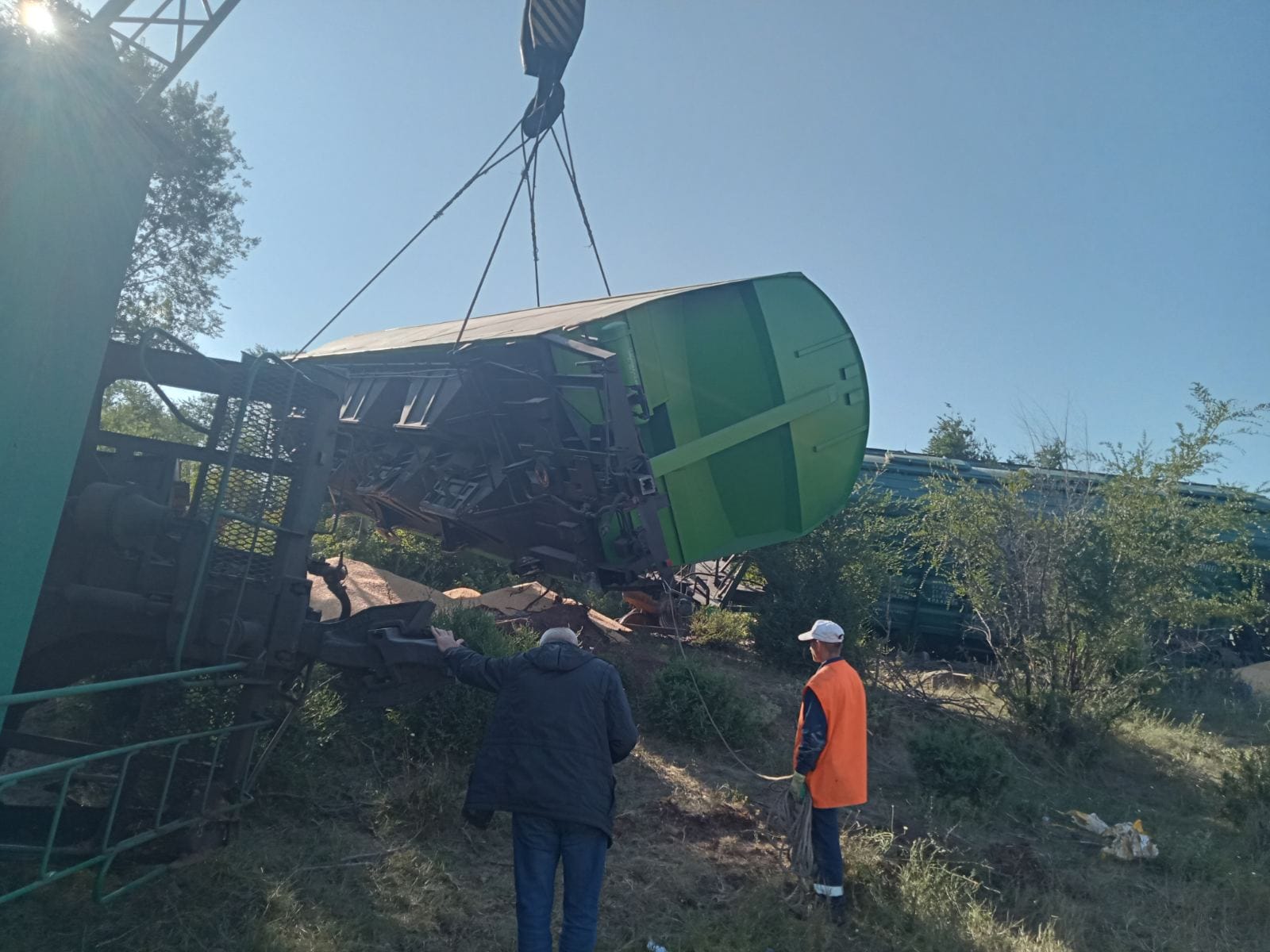 (ФОТО) На юге Молдовы заканчивают устранять последствия аварии на железной дороге