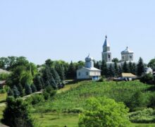 Noi detalii despre fetița ucisă la Recea. Micuța a fost strangulată cu o bară metalică în casa vecinilor