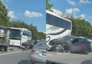 (ФОТО) На трассе Кишинев — Новые Анены столкнулись такси и грузовик. Есть пострадавшие