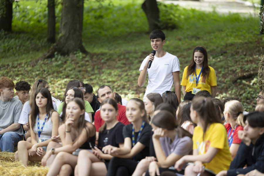(ФОТО) Министр образования Дан Перчун встретился с детьми, живущими за границей. Что они обсудили?