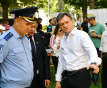 (ФОТО, ВИДЕО) В День независимости Молдовы министры встретились с гражданами и ответили на их вопросы