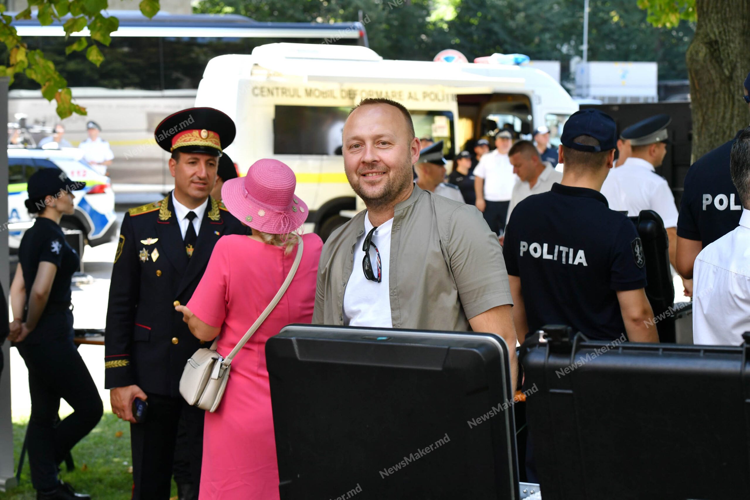 (ФОТО, ВИДЕО) В День независимости Молдовы министры встретились с гражданами и ответили на их вопросы