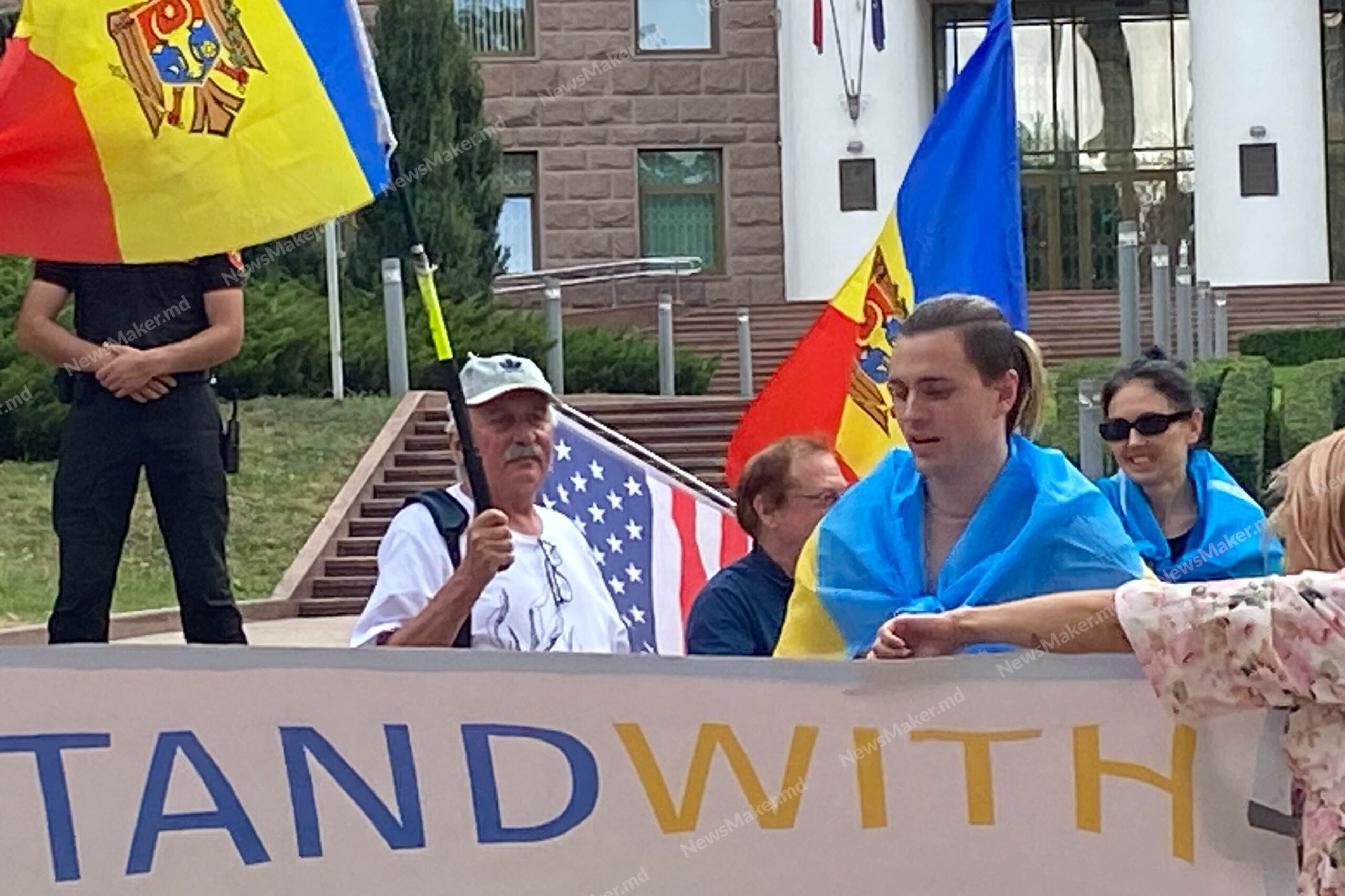 LIVE “Putin, pleacă!” Marș până la Ambasada Rusiei, în semn de solidaritate cu Ucraina