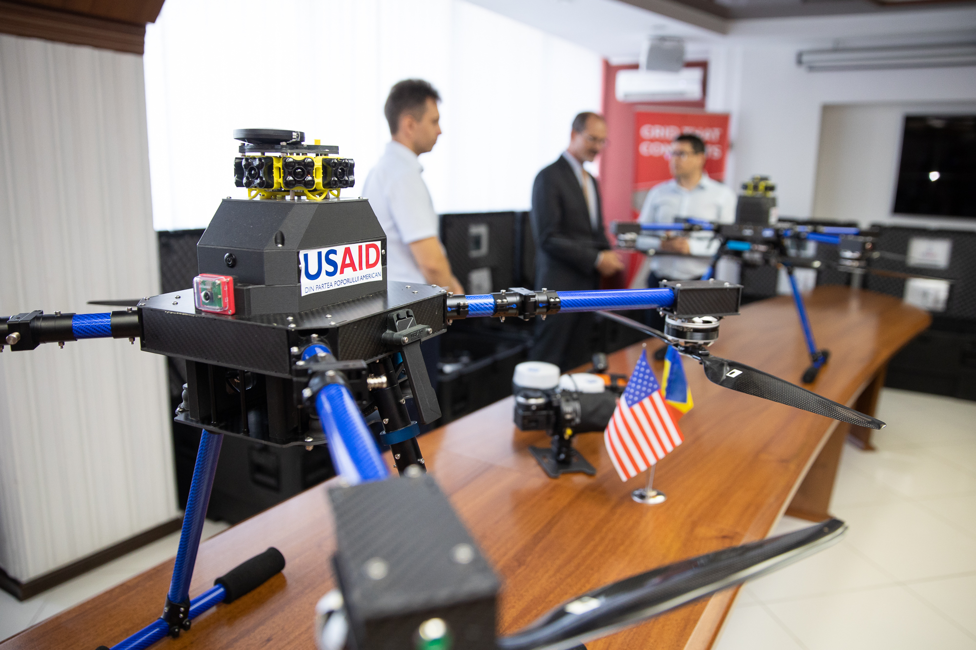 FOTO Moldelectrica își va supraveghea liniile electrice cu ajutorul dronelor americane. Donație, în valoare de $1 mln, de la USAID