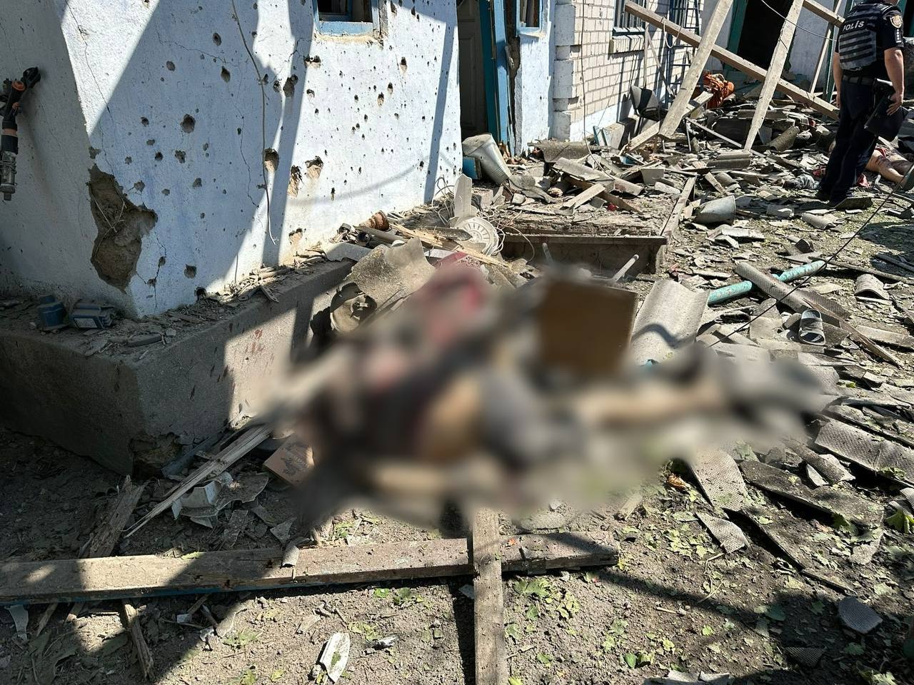 FOTO Atac asupra regiunii Herson: Obuzele rusești au ucis o familie, printre care un bebeluș de doar 23 de zile