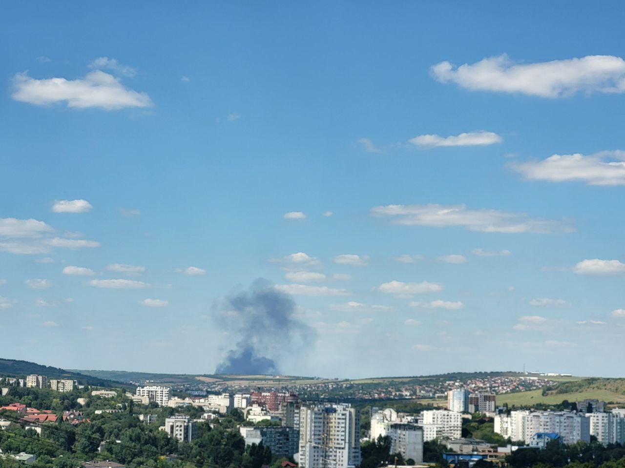 VIDEO/FOTO Incendiu în apropierea carierei de piatră din Micăuți: flăcările au cuprins o suprafață de 100 m2