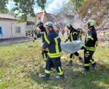 В украинском городе Ромны под обстрел попала школа. Погибли четыре человека