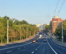 (ФОТО) Новая дорожная разметка в Кишиневе. На ул. А. Руссо появились полосы для общественного транспорта