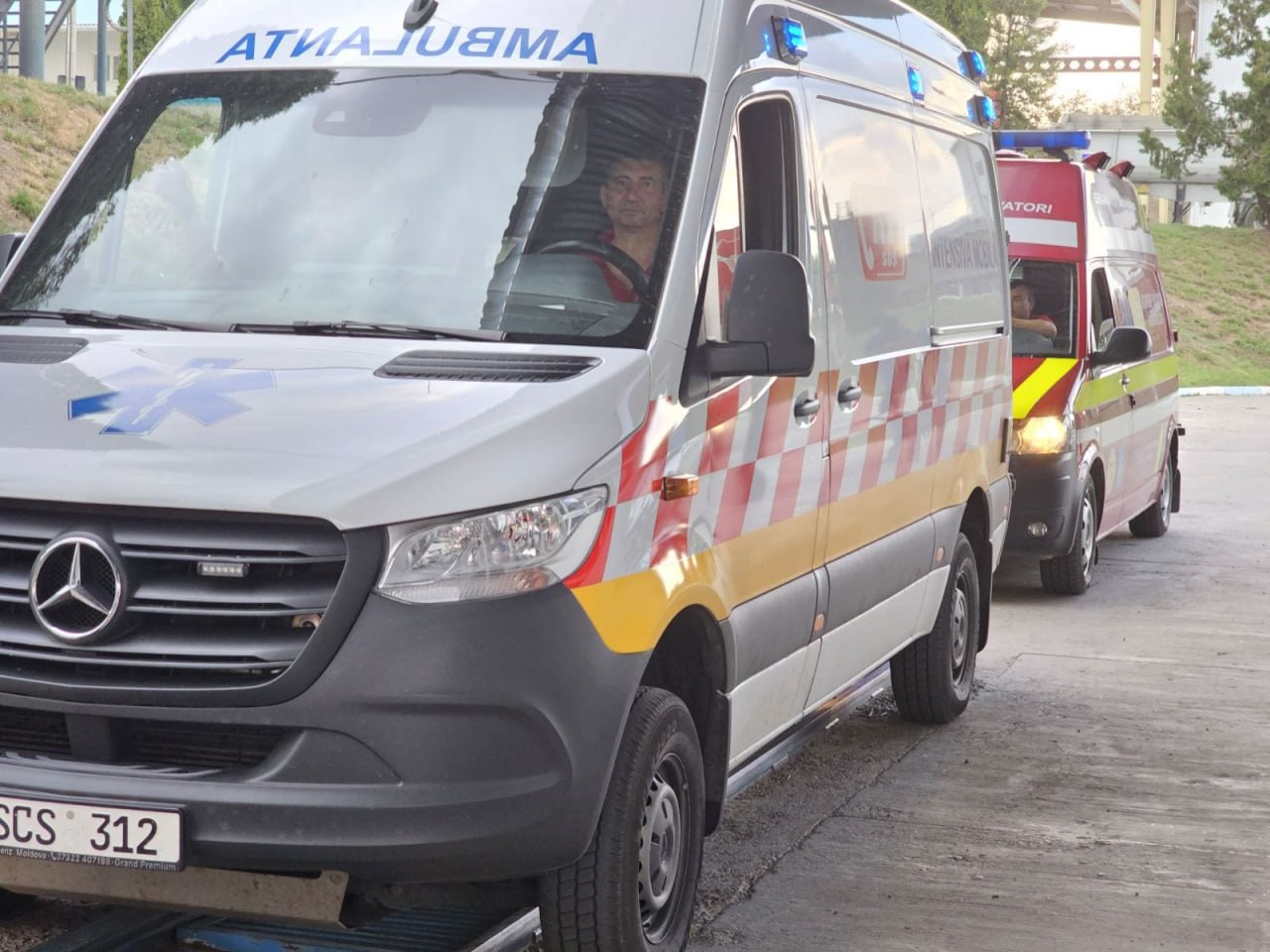 FOTO Accidentul din România: 4 moldoveni vor fi transportați la Chișinău cu echipaje SMURD