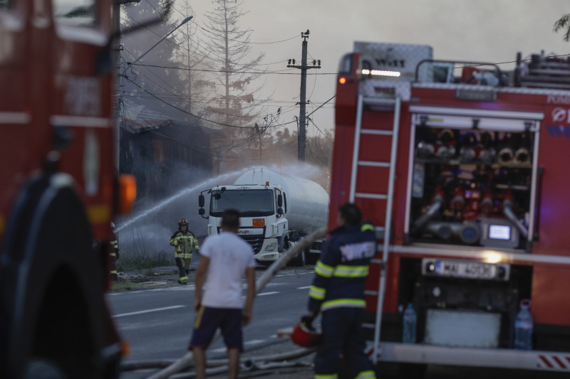 FOTO/VIDEO Explozii uriașe lângă București, soldate cu cel puțin un mort și 33 răniți, dintre care 26 sunt pompieri. Mii de locuitori, evacuați