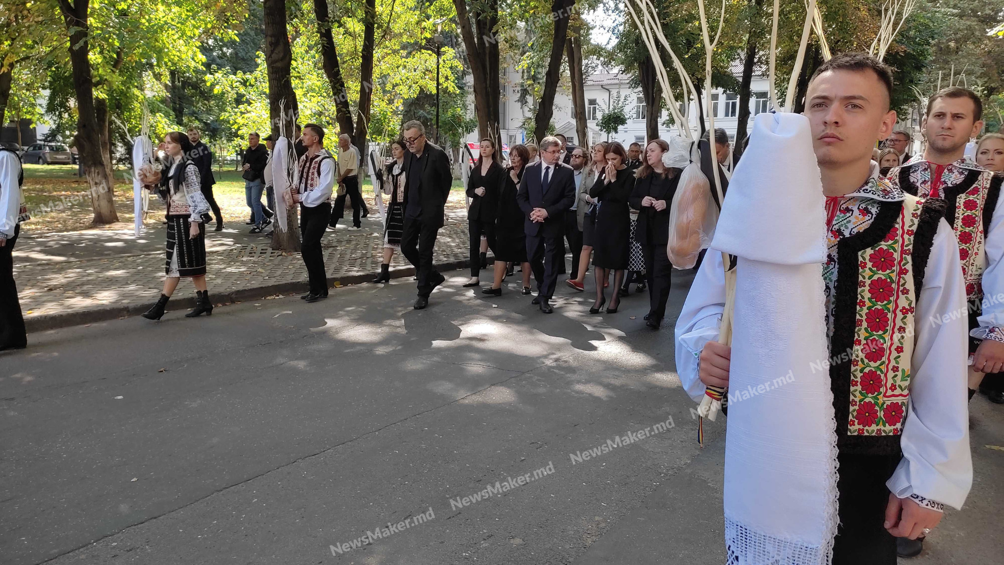 (ФОТО) Первого президента Молдовы Мирчу Снегура похоронили на Центральном кладбище Кишинева