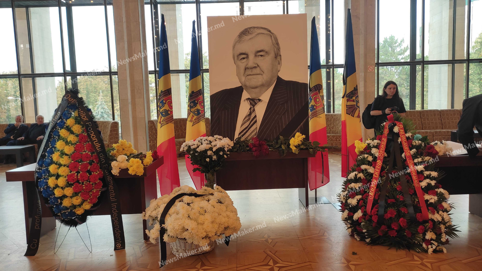 Primul președinte al Republicii Moldova Mircea Snegur a fost condus pe ultimul drum. Fotoreportaj