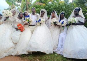 Семь невест и один жених. В Уганде мужчина женился сразу на семи женщинах
