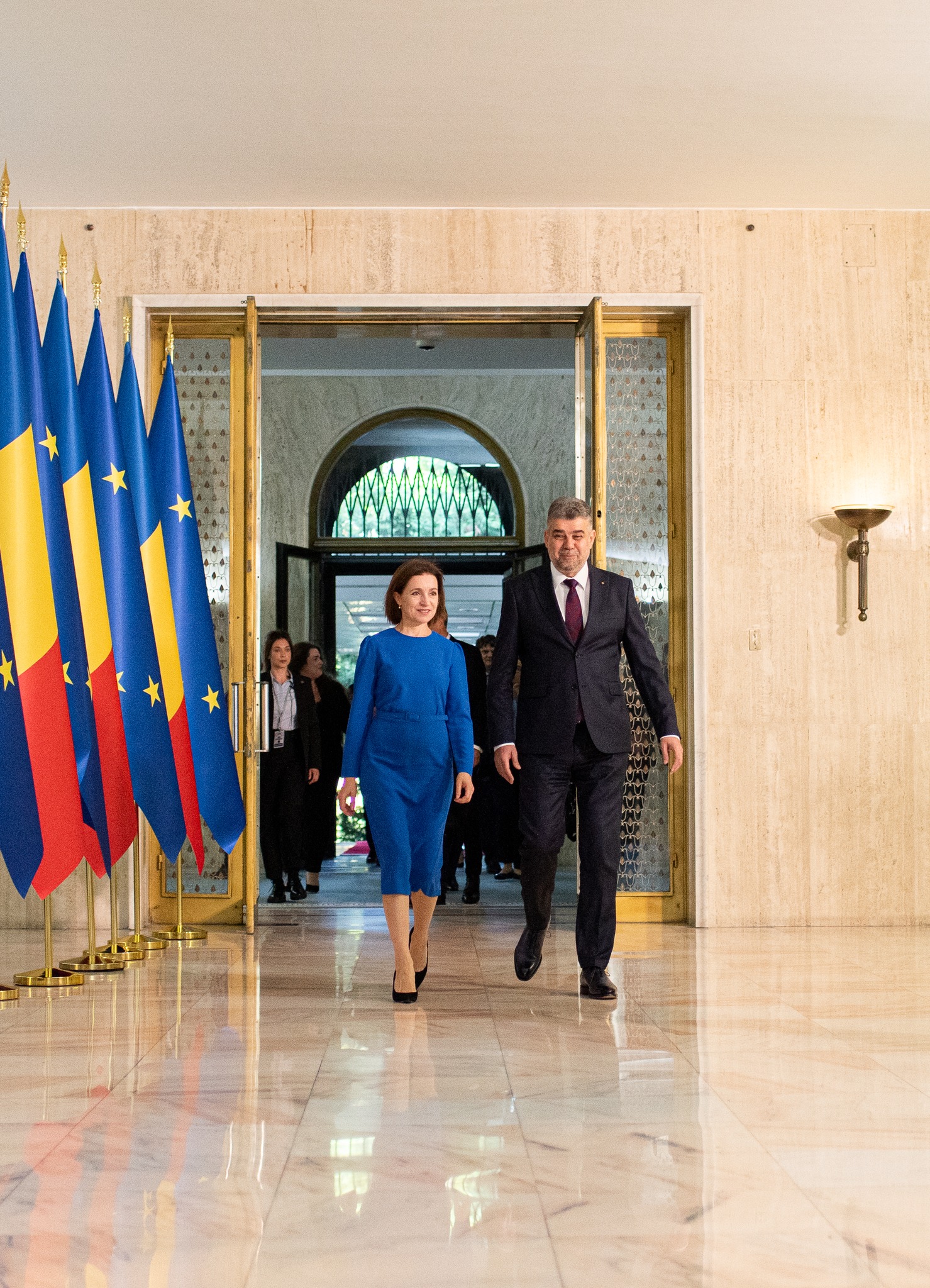 „Ne apropie tot mai mult”. Maia Sandu a discutat cu premierul român despre atragerea investițiilor din România