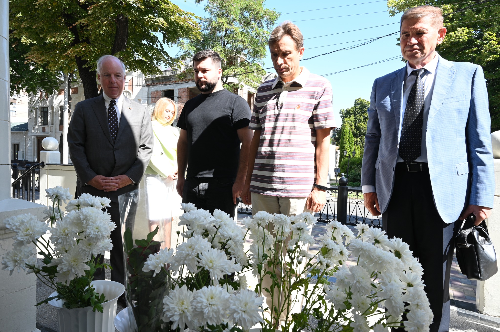 (ФОТО) В Кишиневе почтили память жертв терактов 11 сентября 2001 года в США