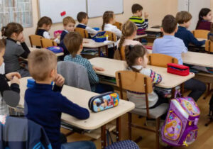 Ministerul Educației dezminte zvonurile privind orele online pentru elevi