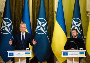 Stoltenberg susține că trebuie să ne pregătim pentru un război lung în Ucraina: „Dacă Putin şi Rusia depun armele, vom avea pace”