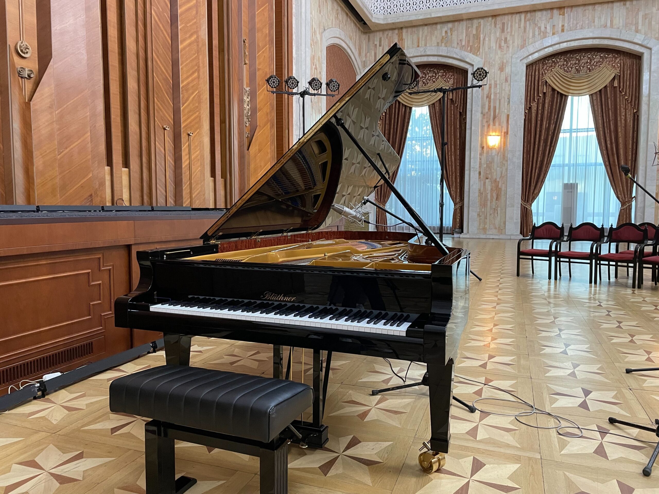FOTO Filarmonica Națională a primit în dar un pian Blüthner