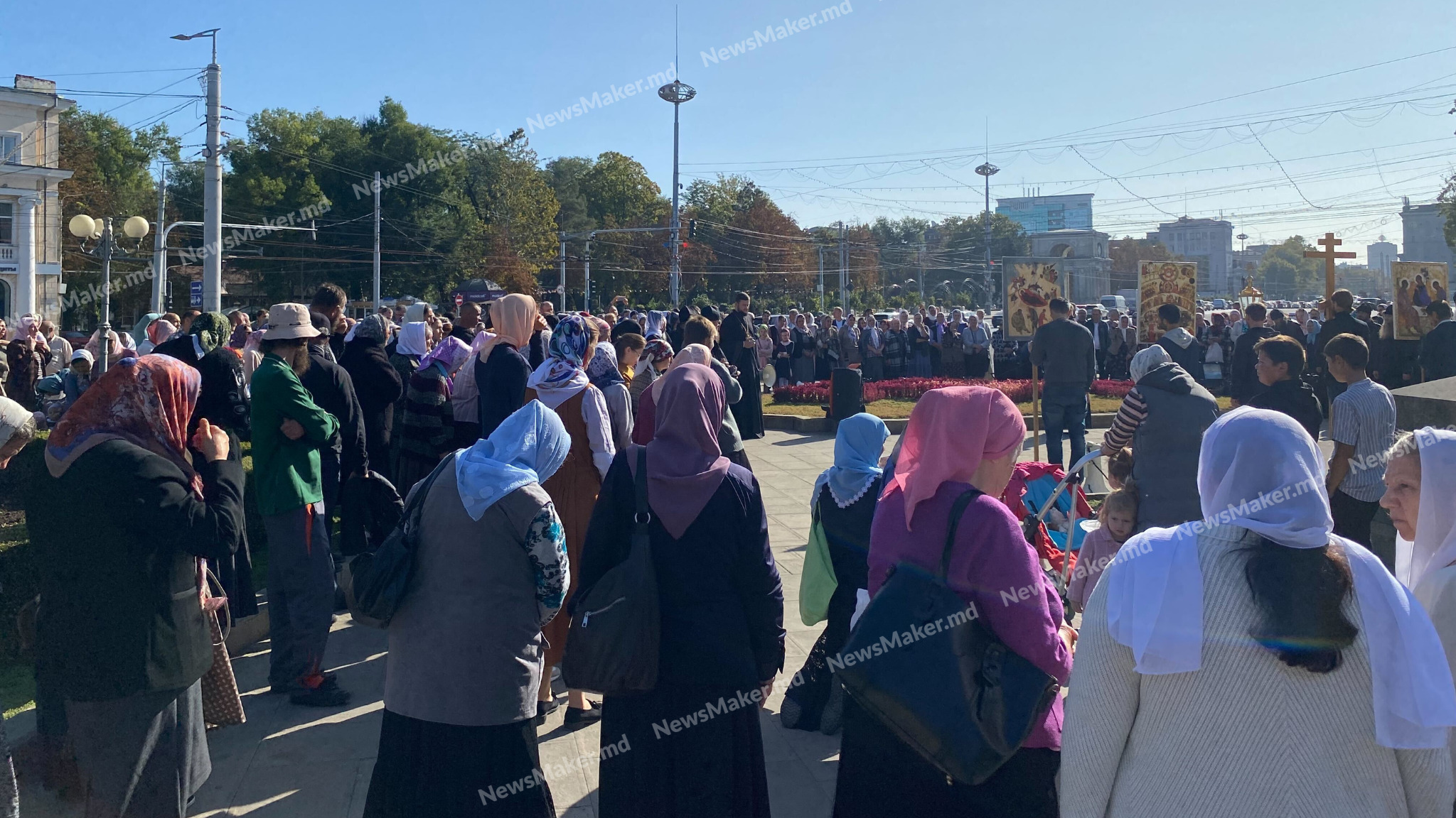 FOTO/VIDEO Protest cu icoane și rugăciuni la Chișinău: preoți și enoriași au cerut excluderea codului de identitate, din 13 cifre, din buletine