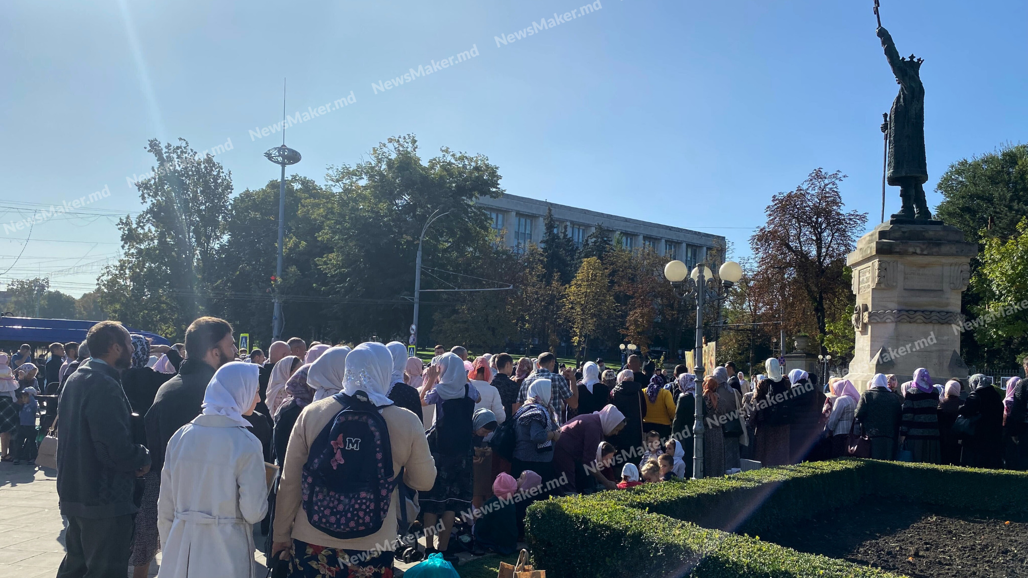 FOTO/VIDEO Protest cu icoane și rugăciuni la Chișinău: preoți și enoriași au cerut excluderea codului de identitate, din 13 cifre, din buletine